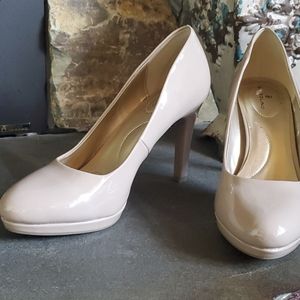 Bandolino nude colored heels